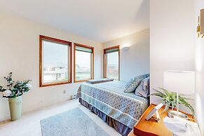 4BR Oceanfront Oasis w/ Patio, Views & Games