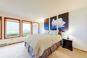 4BR Oceanfront Oasis w/ Patio, Views & Games