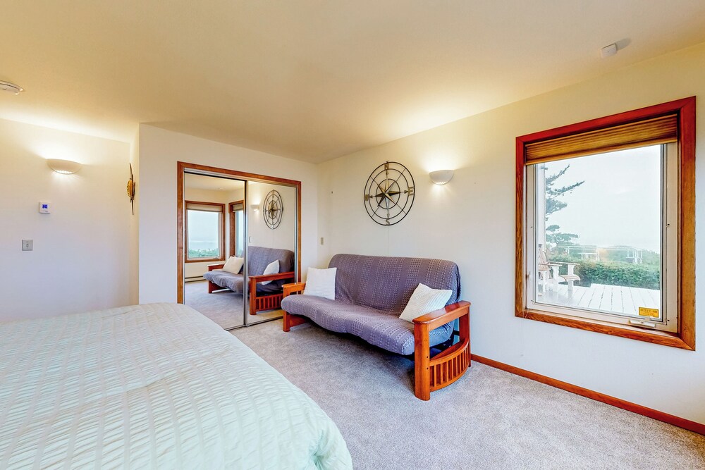 4BR Oceanfront Oasis w/ Patio, Views & Games