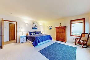 4BR Oceanfront Oasis w/ Patio, Views & Games