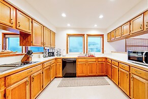 4BR Oceanfront Oasis w/ Patio, Views & Games