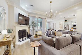 Pool & Outdoor Bar! Spacious Getaway in Sachse