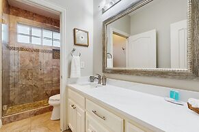 Pool & Outdoor Bar! Spacious Getaway in Sachse