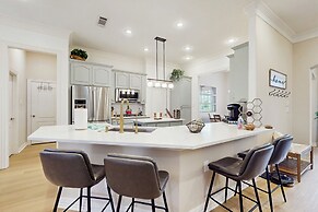 Pool & Outdoor Bar! Spacious Getaway in Sachse