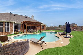Pool & Outdoor Bar! Spacious Getaway in Sachse