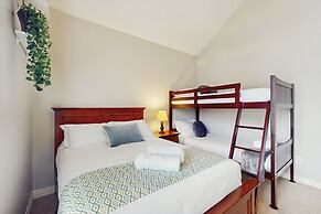 Pool & Outdoor Bar! Spacious Getaway in Sachse