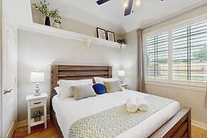 Pool & Outdoor Bar! Spacious Getaway in Sachse
