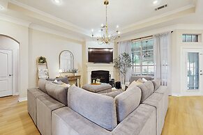 Pool & Outdoor Bar! Spacious Getaway in Sachse