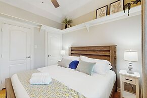 Pool & Outdoor Bar! Spacious Getaway in Sachse
