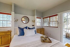 Vanilla Cottage on 30-acre Preserve!