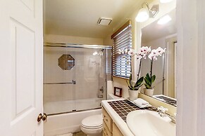 Vanilla Cottage on 30-acre Preserve!