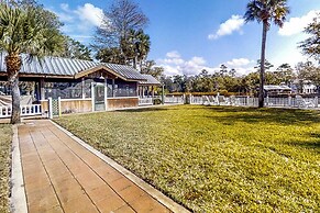 Vanilla Cottage on 30-acre Preserve!