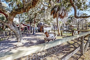 Vanilla Cottage on 30-acre Preserve!