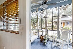 Vanilla Cottage on 30-acre Preserve!