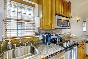 Vanilla Cottage on 30-acre Preserve!