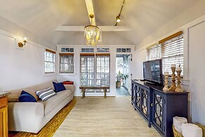 Vanilla Cottage on 30-acre Preserve!