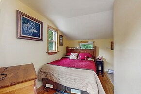 1 BR Tiny House, Window AC, Bbq, Fire Pit, W & D