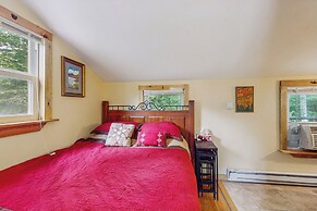 1 BR Tiny House, Window AC, Bbq, Fire Pit, W & D