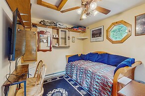 1 BR Tiny House, Window AC, Bbq, Fire Pit, W & D