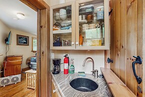 1 BR Tiny House, Window AC, Bbq, Fire Pit, W & D