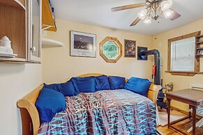 1 BR Tiny House, Window AC, Bbq, Fire Pit, W & D