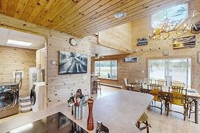 Lakefront Home W & Dock & Kayaks