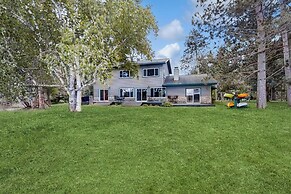 Lakefront Home W & Dock & Kayaks