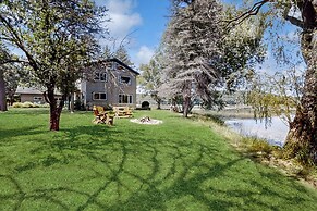 Lakefront Home W & Dock & Kayaks