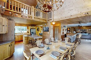 Lakefront Home W & Dock & Kayaks