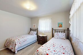 Single Story 4BR w/ Patio, Central AC, W & D