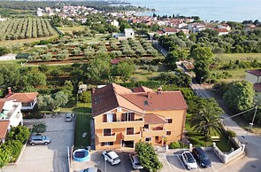 Apartment With Terrace and Garden Access