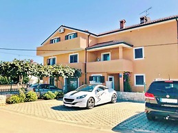 Apartment With Terrace and Garden Access