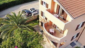 Apartment With Terrace and Garden Access