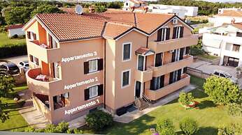 Apartment With Terrace and Garden Access