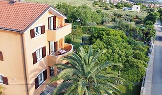 Apartment With Terrace and Garden Access
