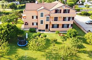 Apartment With Terrace and Garden Access