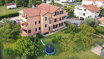 Apartment With Terrace and Garden Access