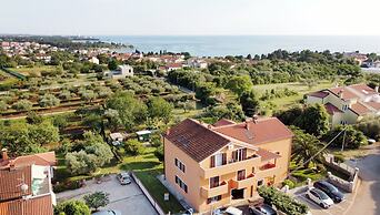 Apartment With Terrace and Garden Access