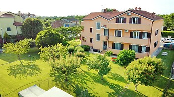 Apartment With Terrace and Garden Access