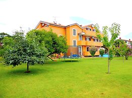 Apartment With Terrace and Garden Access