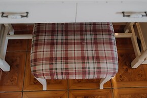 Lorraine's Cottage Style Studios