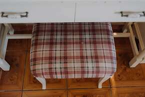 Lorraine's Cottage Style Studios