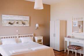 Lorraine's Cottage Style Studios