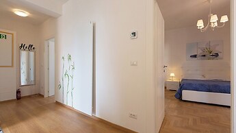 Rental in Rome Karan's Suite Apartment