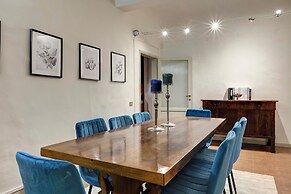 Pergola Apartment by Mamo Florence