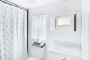 Fresh 2BR Duplex Pets Welcome