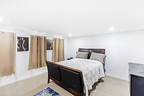 Fresh 2BR Duplex Pets Welcome