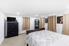 Fresh 2BR Duplex Pets Welcome