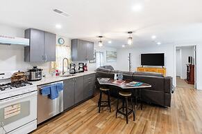 Fresh 2BR Duplex Pets Welcome