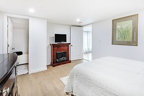 Fresh 2BR Duplex Pets Welcome